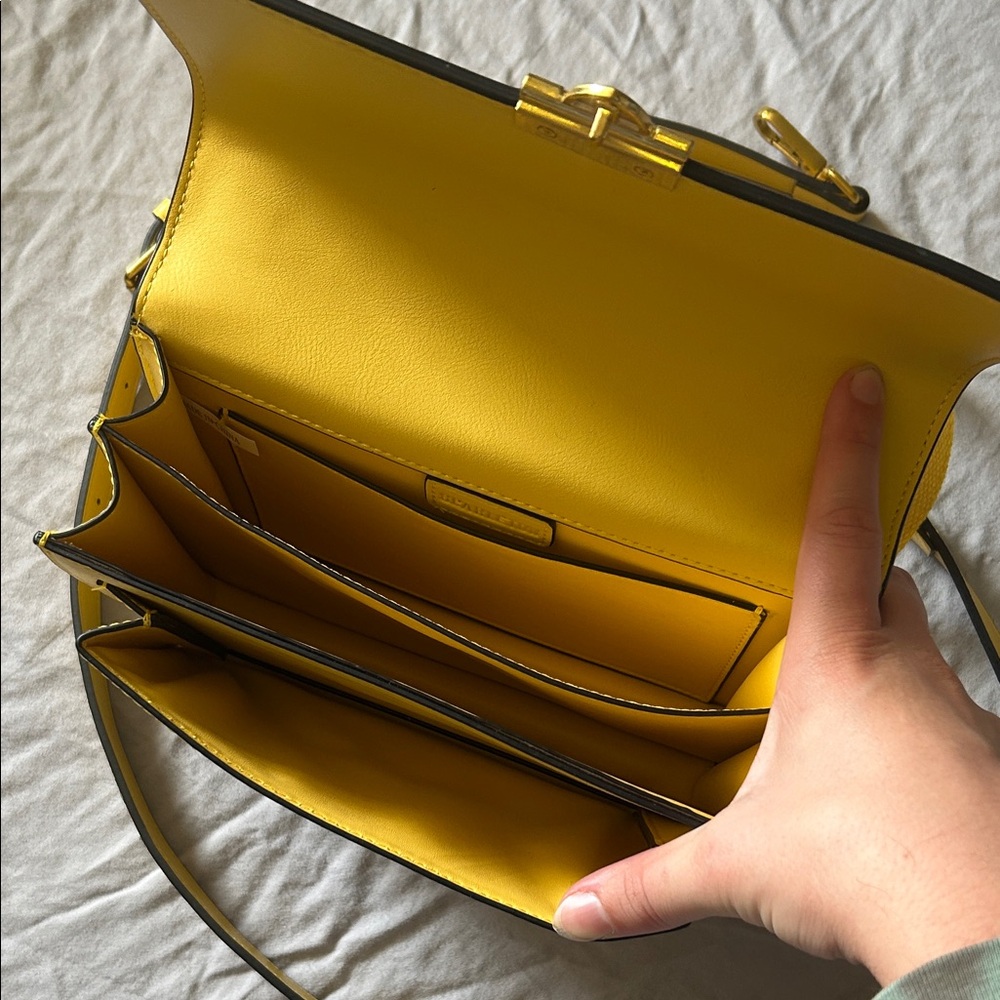 Elegant Yellow Crossbody Sachtel Bag - Picture 4 of 7